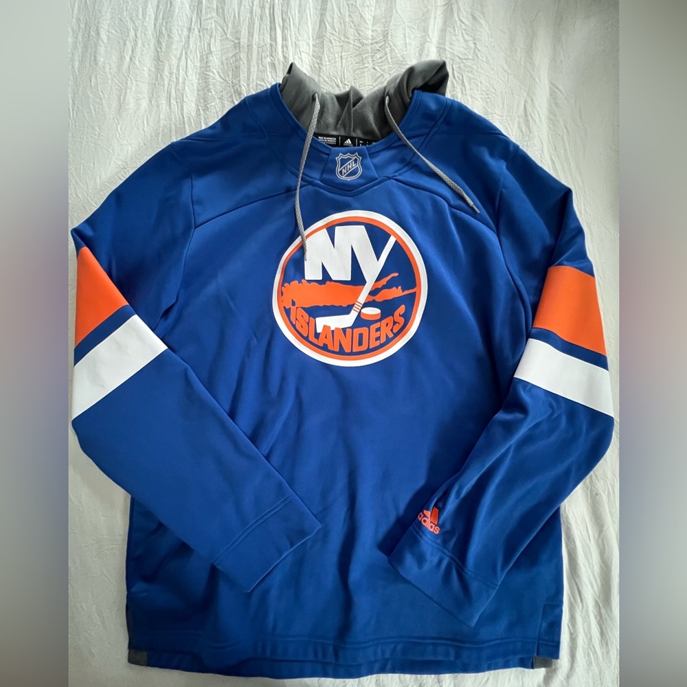 New York Islanders sweatshirt
